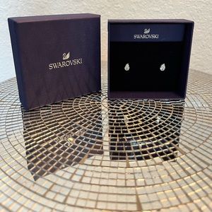 GORGEOUS SWAROVSKI EARRINGS FOR SALE!! 🌸🌸🌸